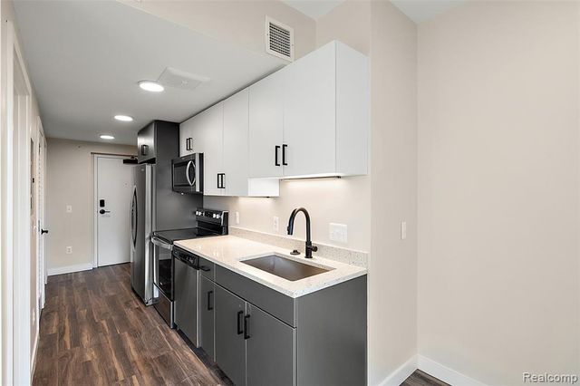 7631 E Lafayette 16, Detroit, MI 48214