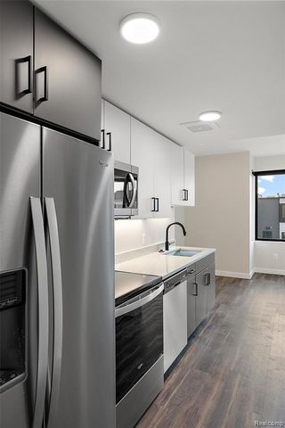 7631 E Lafayette 16, Detroit, MI 48214