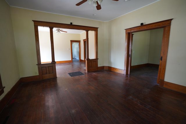 1502 E 11th Ave, Winfield, KS 67156