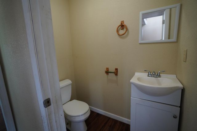 1502 E 11th Ave, Winfield, KS 67156