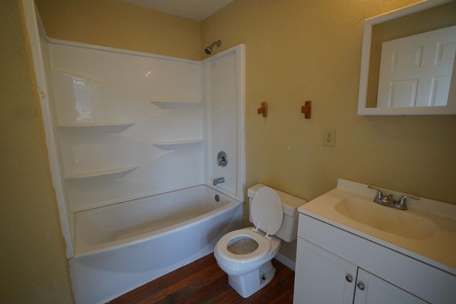 1502 E 11th Ave, Winfield, KS 67156