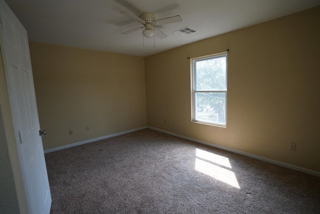 1502 E 11th Ave, Winfield, KS 67156