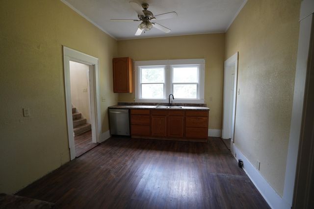 1502 E 11th Ave, Winfield, KS 67156