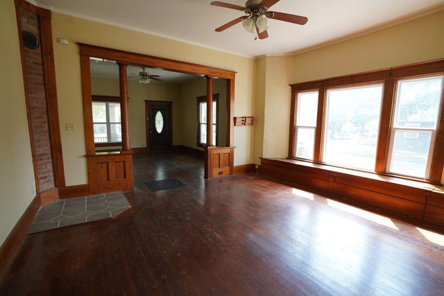 1502 E 11th Ave, Winfield, KS 67156