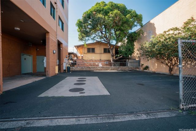1709 Kalani Street, Honolulu, HI 96819