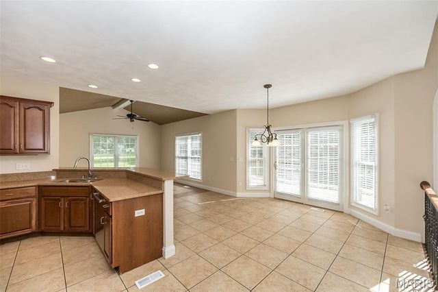 601 Oak Hill Drive, Belleville, IL 62223