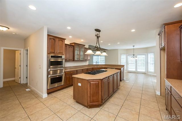 601 Oak Hill Drive, Belleville, IL 62223