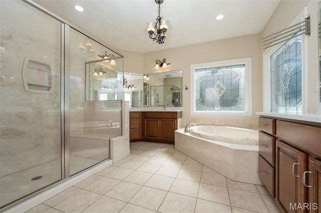 601 Oak Hill Drive, Belleville, IL 62223