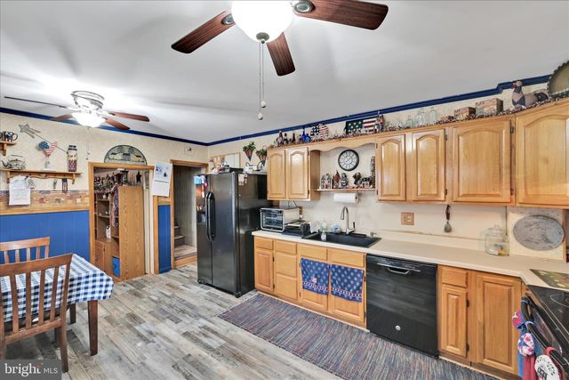 306 E MAIN ST, Schuylkill Haven, PA 17972