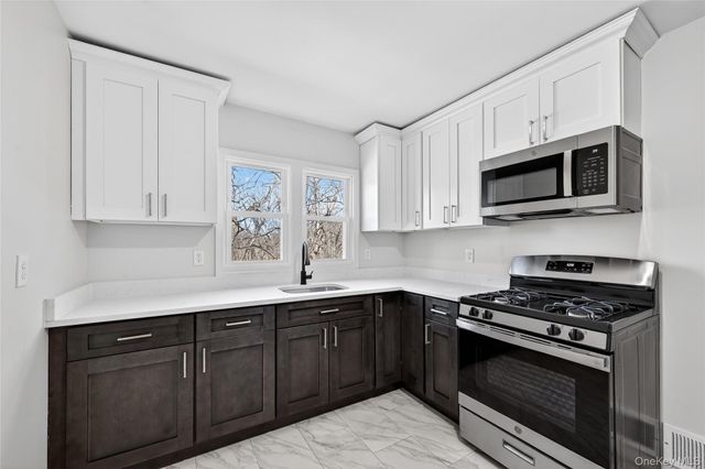 57 Goshen Avenue, Washingtonville, NY 10992