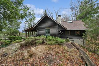 18 Circle Drive, Dune Acres, IN 46304