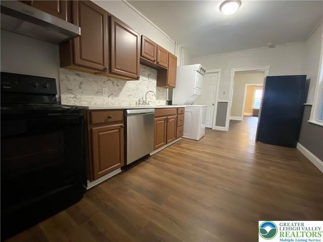 122 Spruce Street, Nazareth Boro, PA 18064