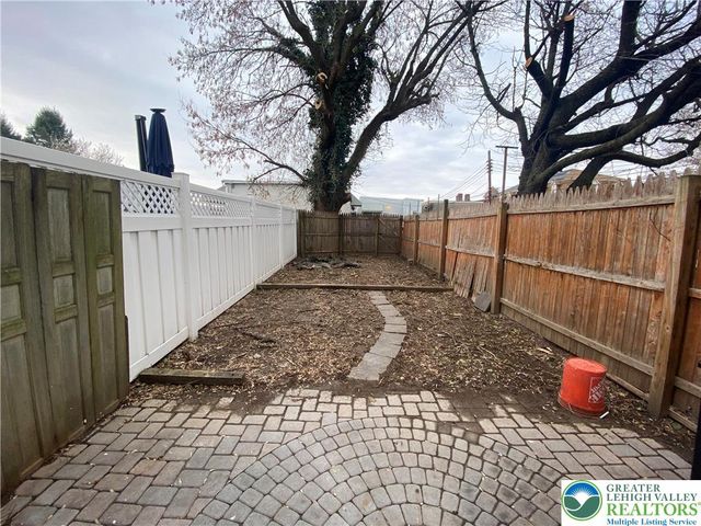 122 Spruce Street, Nazareth Boro, PA 18064