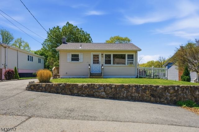 98 Rogers Dr, Roxbury Twp., NJ 07850