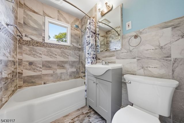 98 Rogers Dr, Roxbury Twp., NJ 07850