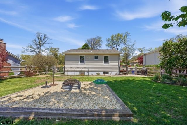 98 Rogers Dr, Roxbury Twp., NJ 07850