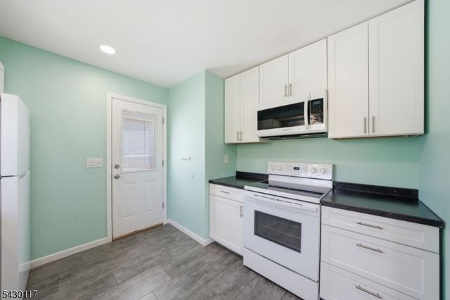 98 Rogers Dr, Roxbury Twp., NJ 07850