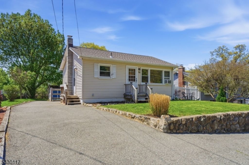 98 Rogers Dr, Roxbury Twp., NJ 07850