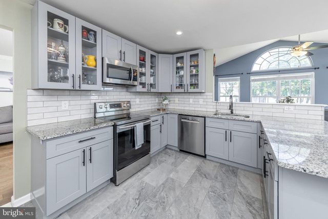 700 SHERWOOD DR, Williamstown, NJ 08094