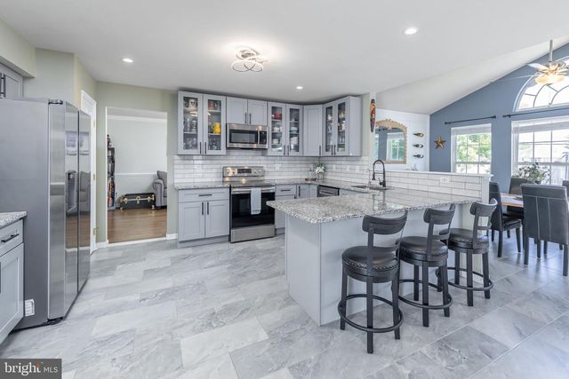 700 SHERWOOD DR, Williamstown, NJ 08094