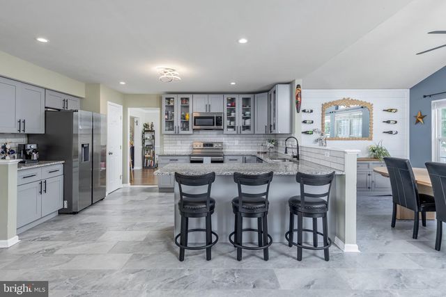 700 SHERWOOD DR, Williamstown, NJ 08094