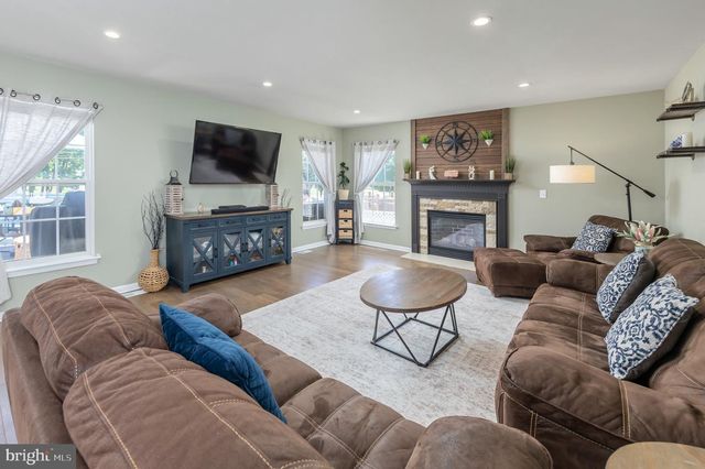 700 SHERWOOD DR, Williamstown, NJ 08094