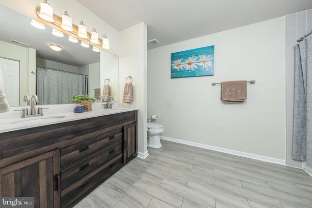 700 SHERWOOD DR, Williamstown, NJ 08094
