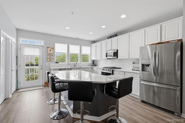 391 Windmill Drive, Plymouth, MI 48170