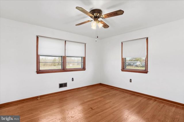 550 BUCKS MILL RD, Strasburg, VA 22657