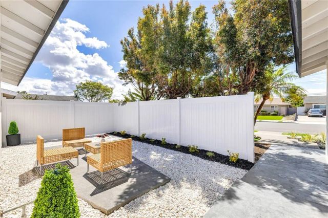 8141 Valencia, Huntington Beach, CA 92647