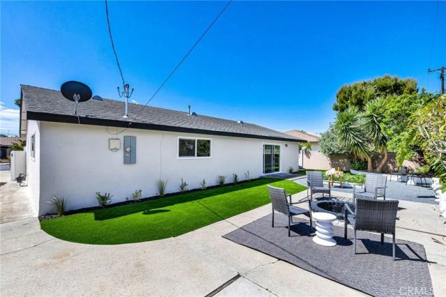 8141 Valencia, Huntington Beach, CA 92647