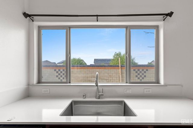 3415 Falling Brook Lane, Shafter, CA 93263