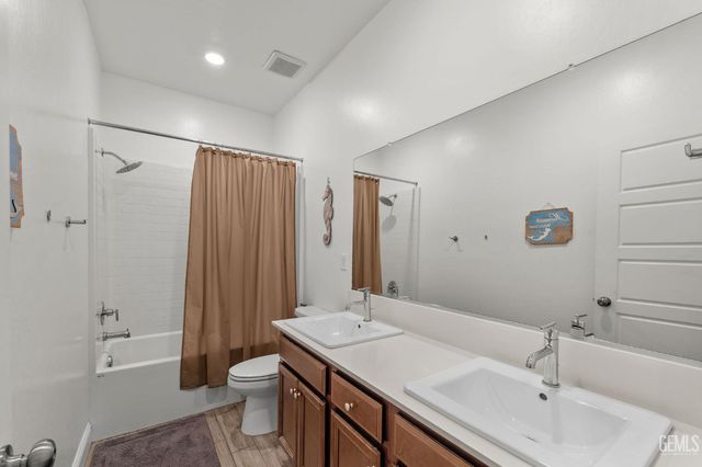 3415 Falling Brook Lane, Shafter, CA 93263