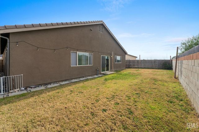 3415 Falling Brook Lane, Shafter, CA 93263