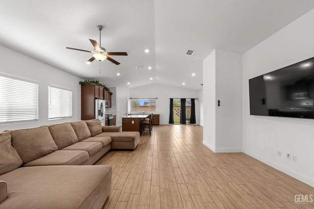 3415 Falling Brook Lane, Shafter, CA 93263