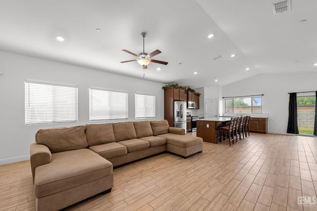 3415 Falling Brook Lane, Shafter, CA 93263