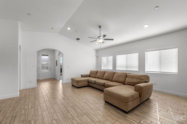 3415 Falling Brook Lane, Shafter, CA 93263