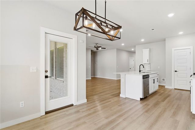 2221 S 9th Street, Rogers, AR 72758