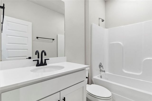 2221 S 9th Street, Rogers, AR 72758