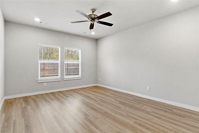 2221 S 9th Street, Rogers, AR 72758