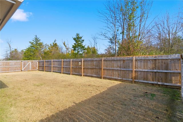 2221 S 9th Street, Rogers, AR 72758