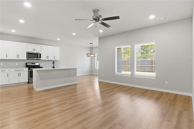 2221 S 9th Street, Rogers, AR 72758