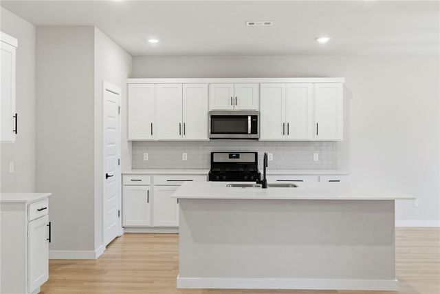 2221 S 9th Street, Rogers, AR 72758