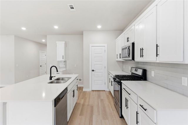 2221 S 9th Street, Rogers, AR 72758