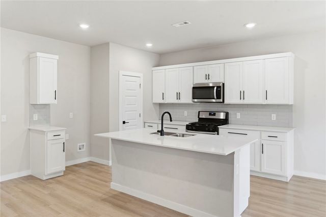 2221 S 9th Street, Rogers, AR 72758