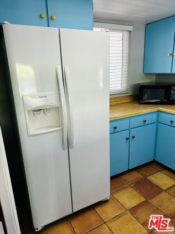 325 E Via Escuela 322, Palm Springs, CA 92262