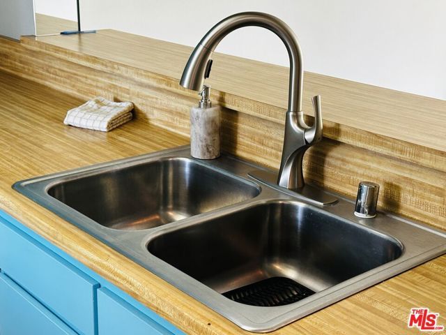 325 E Via Escuela 322, Palm Springs, CA 92262