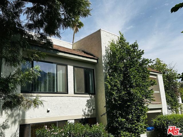 325 E Via Escuela 322, Palm Springs, CA 92262