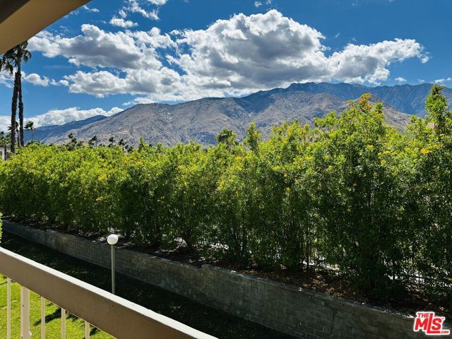 325 E Via Escuela 322, Palm Springs, CA 92262