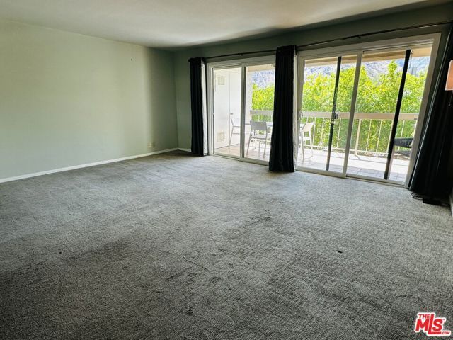 325 E Via Escuela 322, Palm Springs, CA 92262
